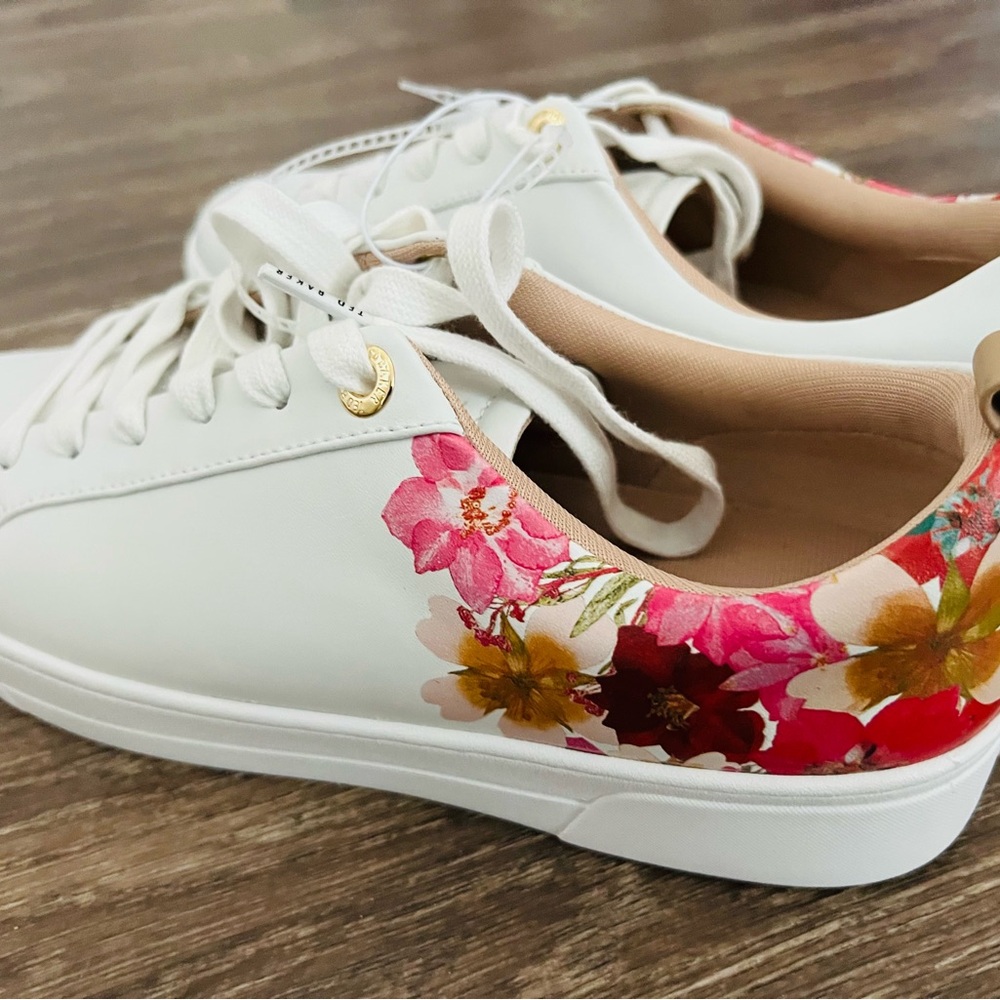 Ted Baker London White and Pink Floral Sneakers, genuine leather, size 8.5